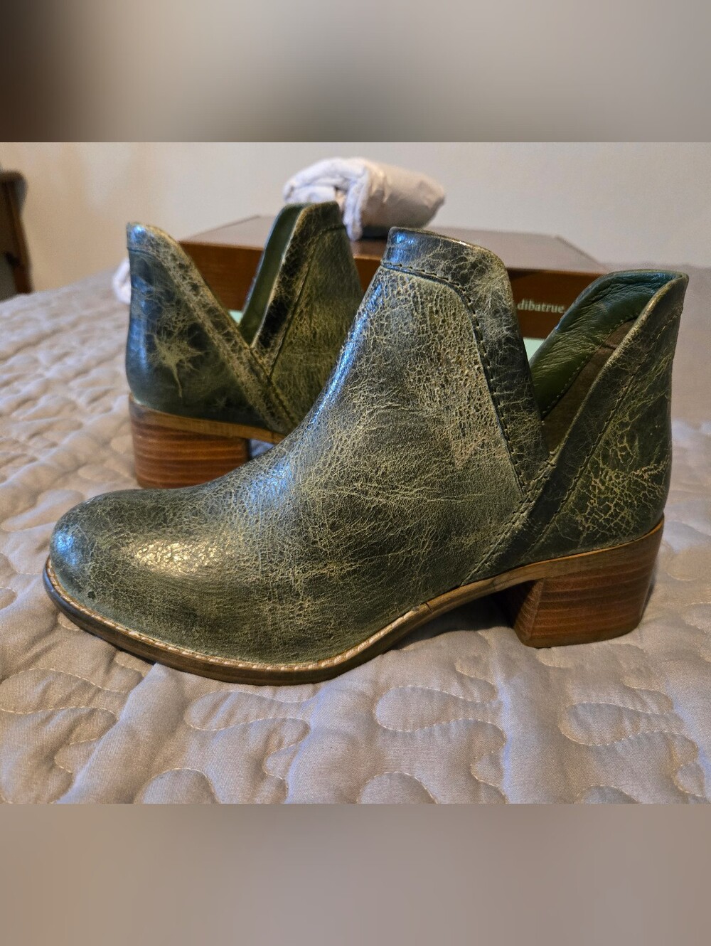 Diba True Work Nerd Size 8 Green Leather Ankle Booties